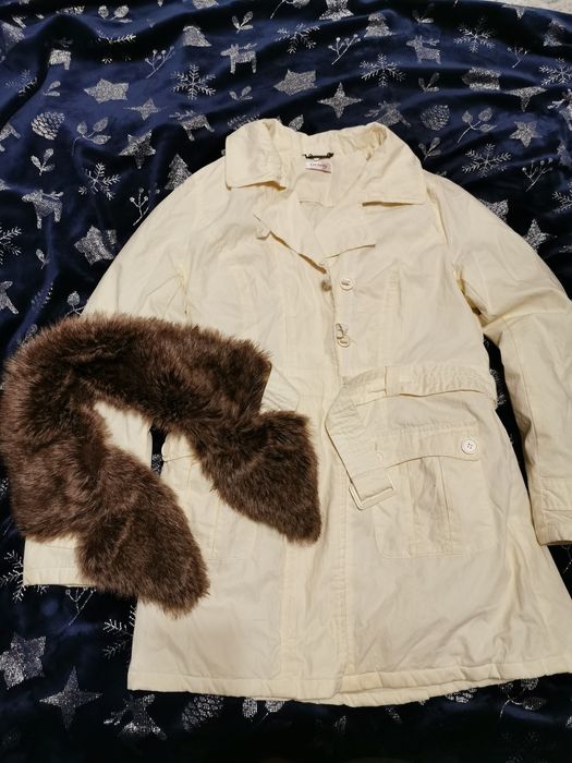 Płaszczyk kurtka ecru z futerkiem Orsay