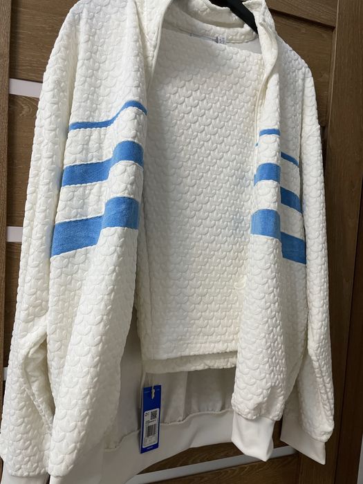 Білий косюм adidas monogram