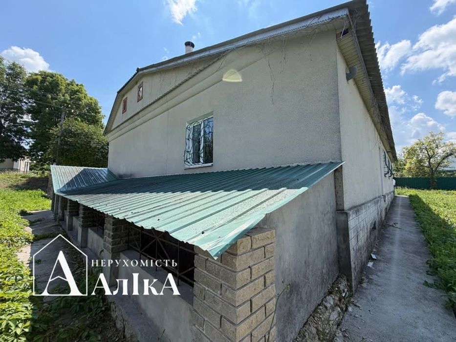 Продам приміщення в центрі села Вербка!