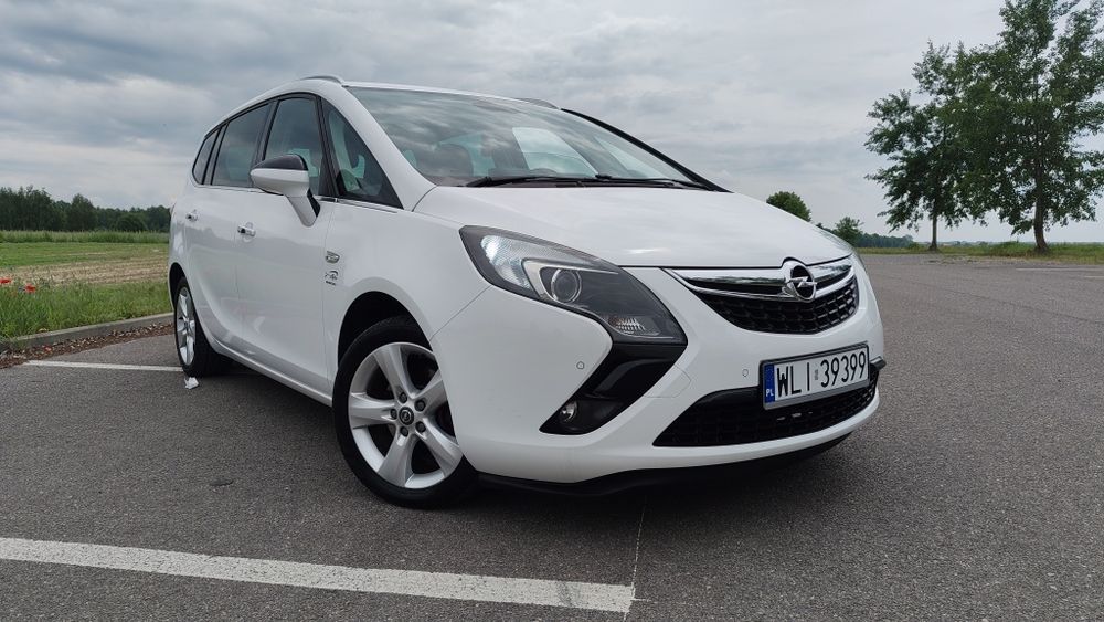 Piękny Opel Zafira TOURER