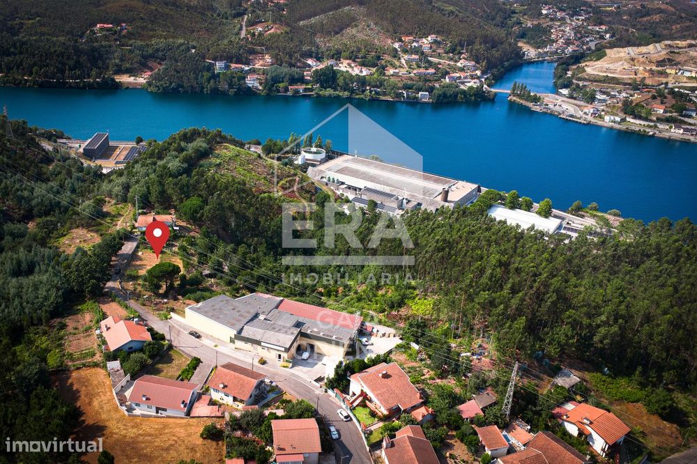 Terreno com vista para o Douro em Lever