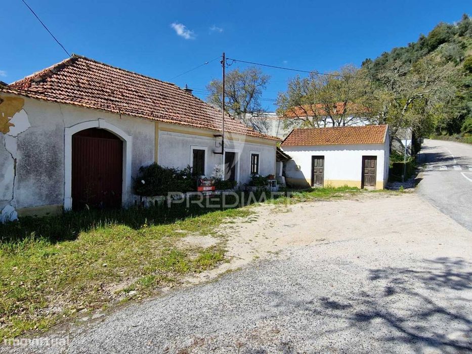 Moradia para restauro junto ao castelo de Ourém