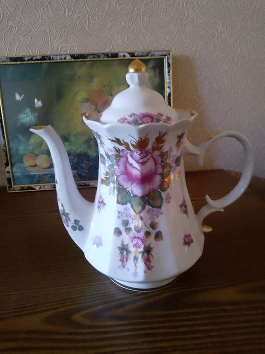 Продам большой чайник заварник.