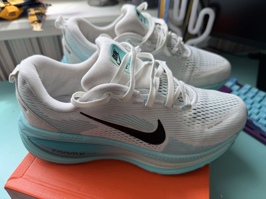 Чоловічі кросівки NIKE VOMERO 18
