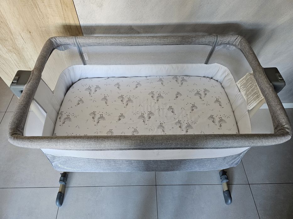 Dostawka Kinderkraft + materac + 2 prześcieradełka