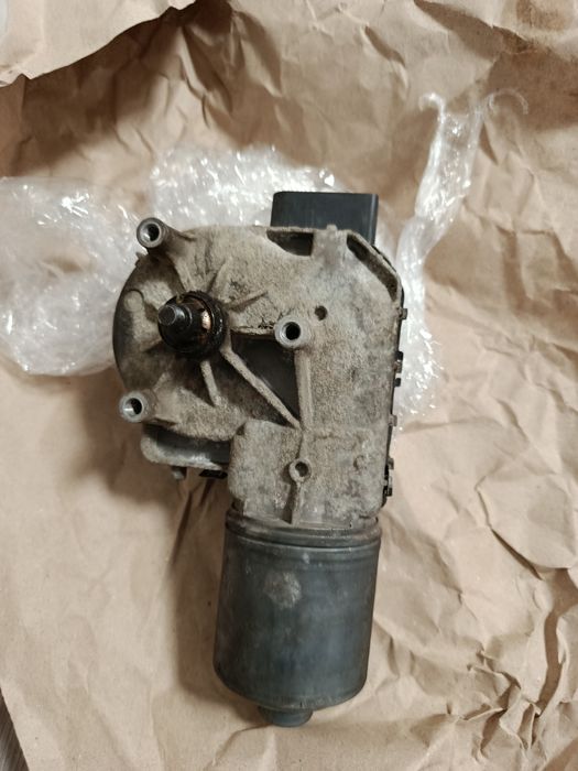 моторчик двірників VW Touareg 2.5 дизель 2005 року