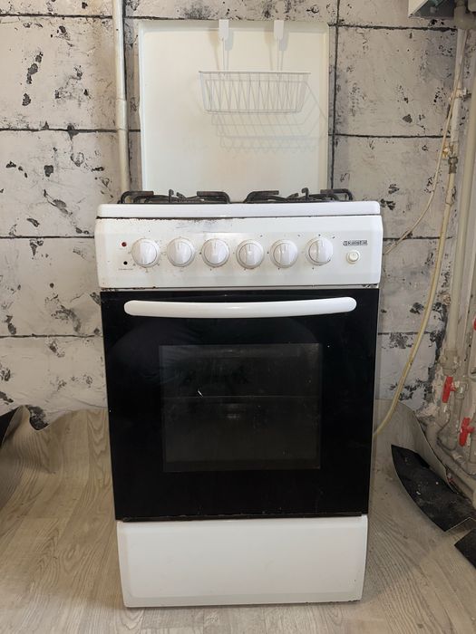 Газовая плита , в рабочем состоянии