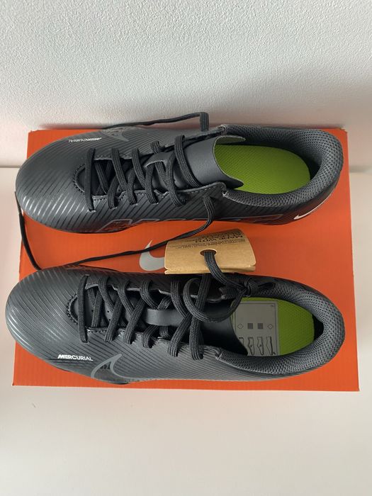 Sprzedam nowe korki Nike r. 36,5 oryginalne