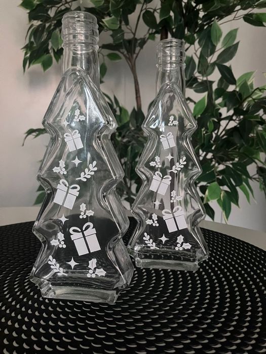Szklane butelki w kształcie choinki. Nowe. 2 sztuki