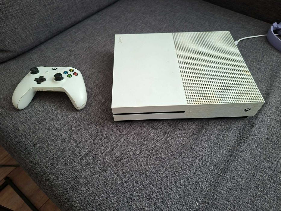 Xbox one S + pad + gry