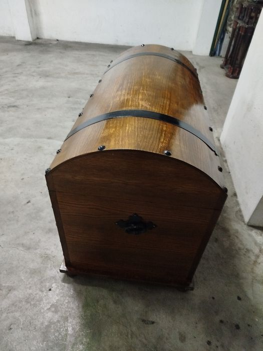 Baú em madeira ...........