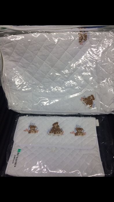 Três edredoes de cama de bebé