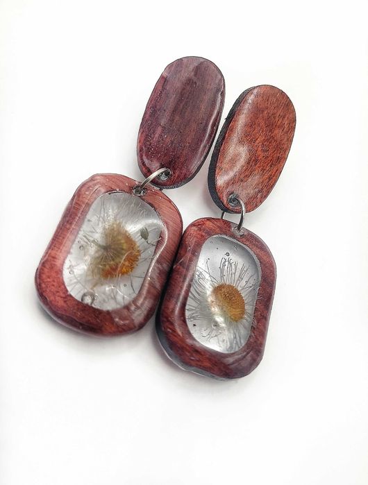 Kolczyki Drewniane z Żywicą i Maruną Bezwonną