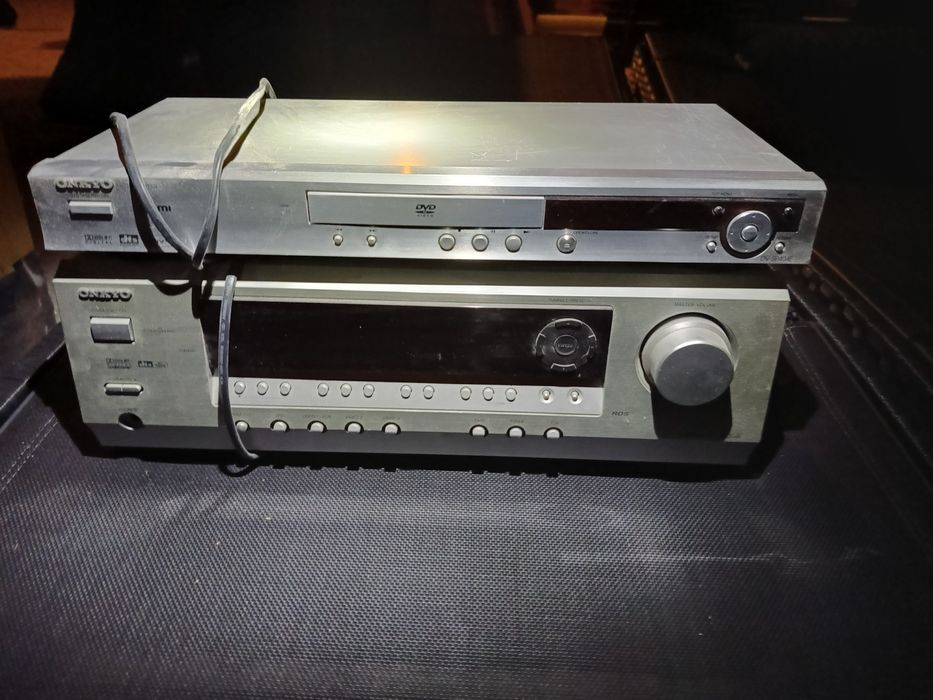 Amplituner ONKYO TX-SR304E I DVD