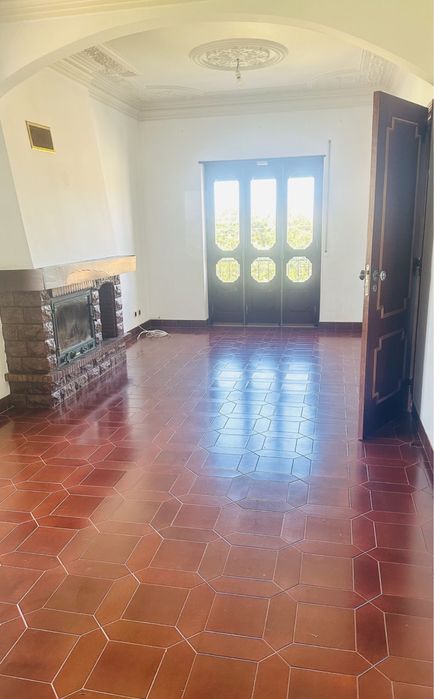 Aluga casa T3 com luz e água incluido