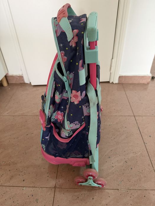 Mochila Escolar Totto com Rodas para Menina