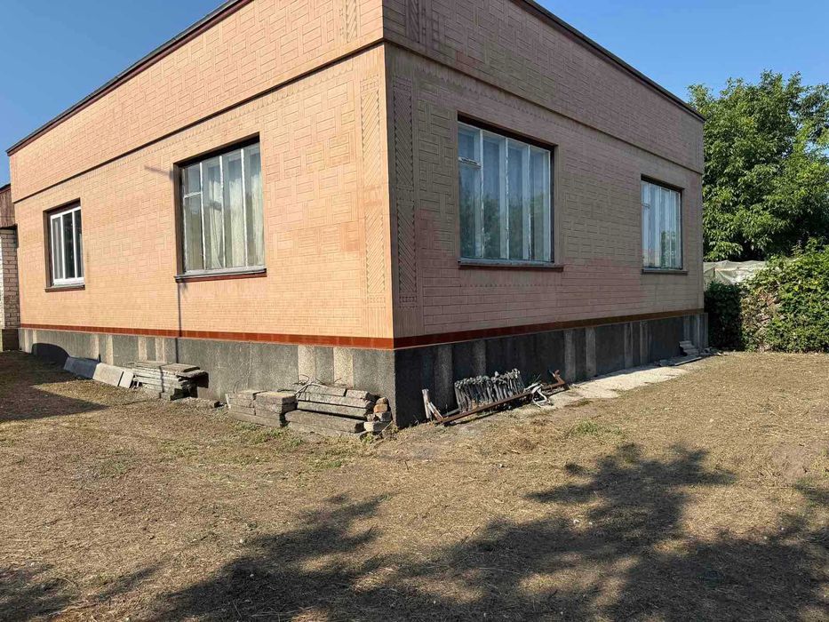 Продаж домоволодіння з двома будинками для великої родини в с. Вергуни