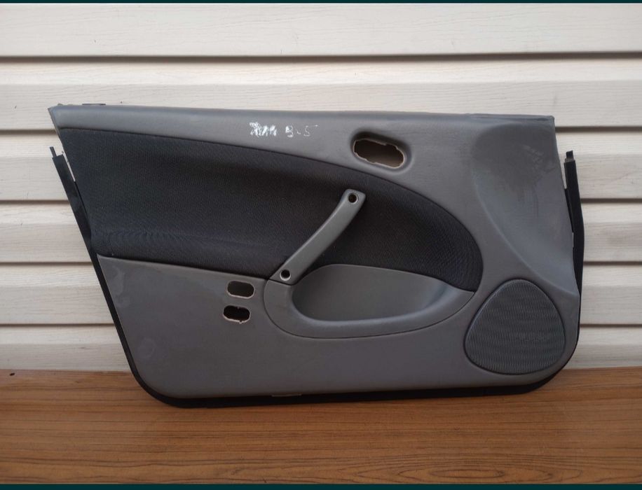 Дверна карта/обшивка дверей  Mazda 323F BA /Omega b