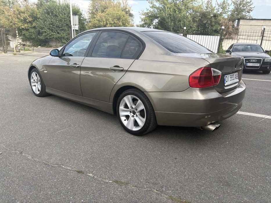 Продам BMW 3 E90