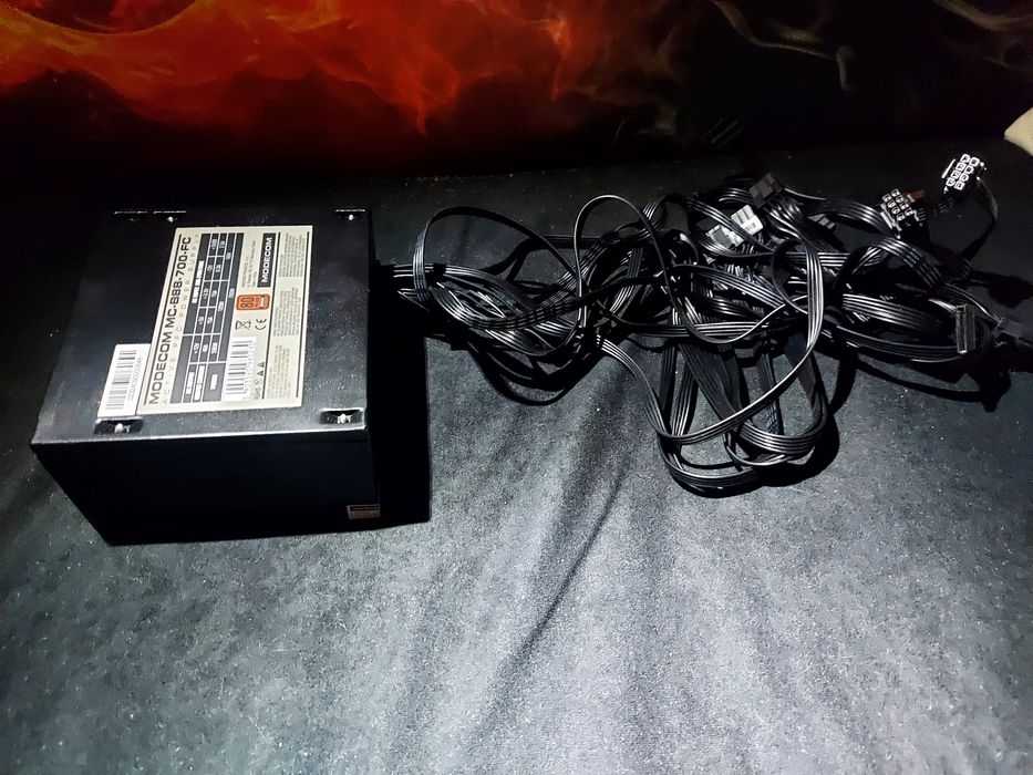 Zasilacz komputerowy Modecom B88 FC 700W Plus Bronze