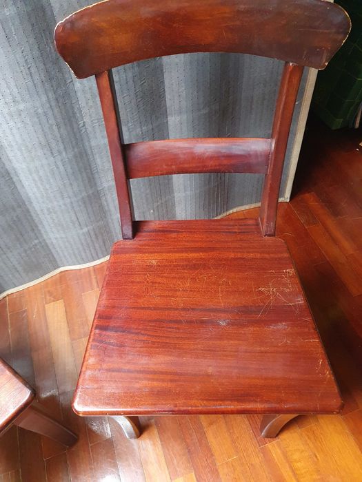 Cadeiras em madeira exótica