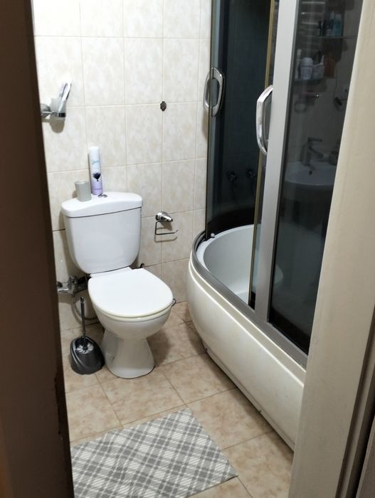 Будинок біля басейнів в центрі