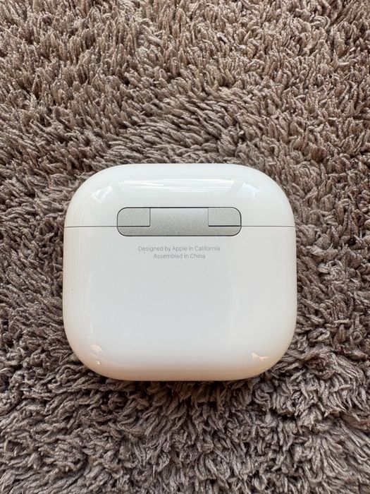 Продам AirPods 4