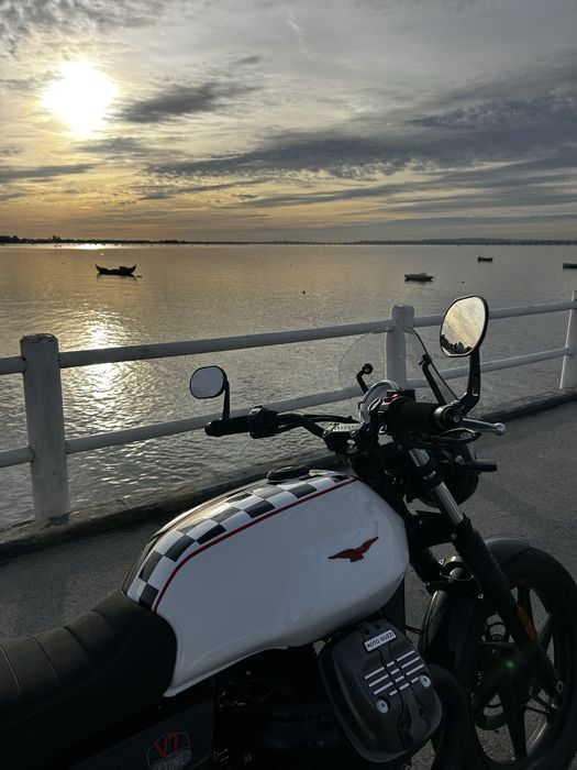 Moto Guzzy V7 Stone Ten 850 Nova