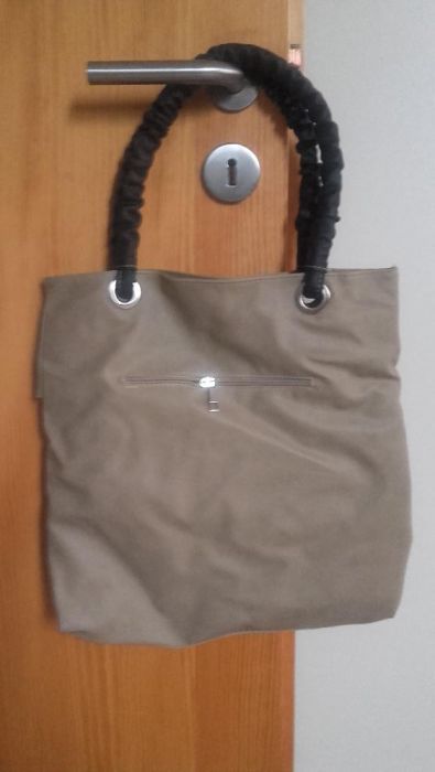 Nowa pojemna torba mieszcząca A4