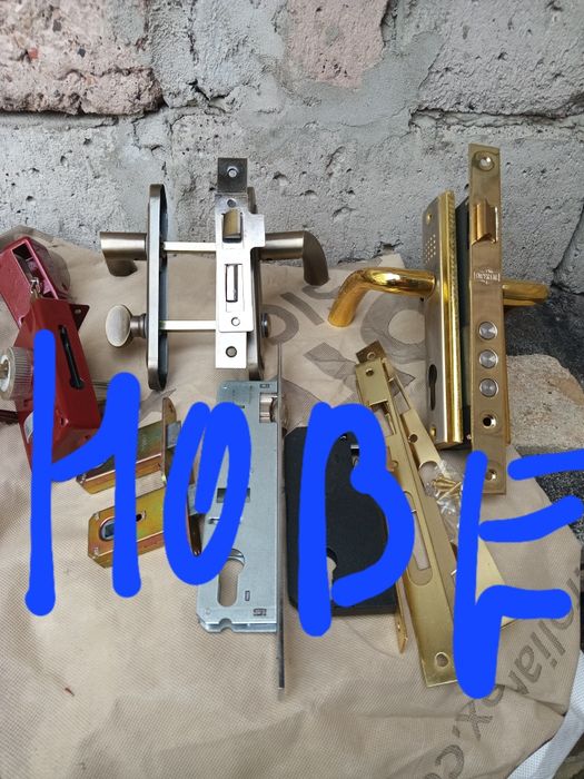 продам дверні ручкі.