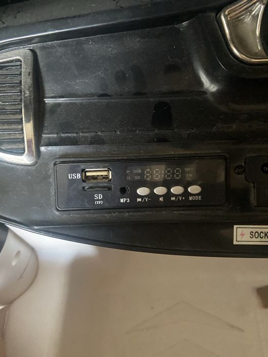 Дитячий електромобіль