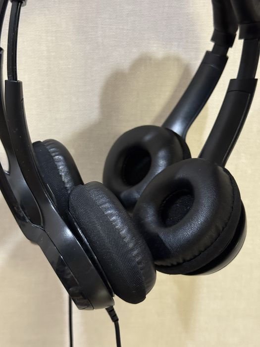 Маленькі навушники Logitech