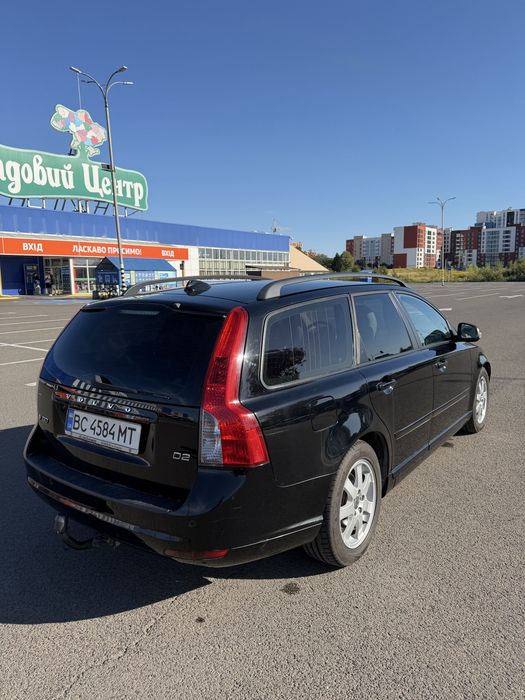 VOLVO V50 - 7300$