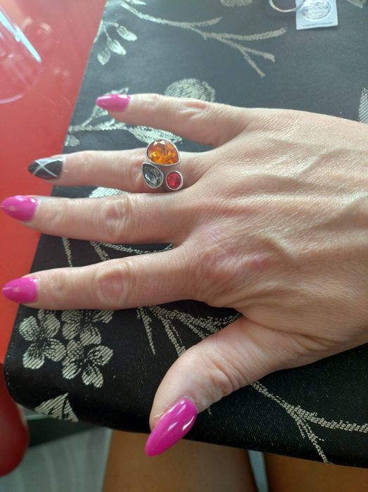 Pierścionek srebrny z kamieniami swarovskiego