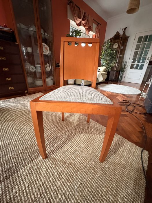 Mesa de Jantar Extensível 1,30m–2,60m + 4 Cadeiras | Madeira