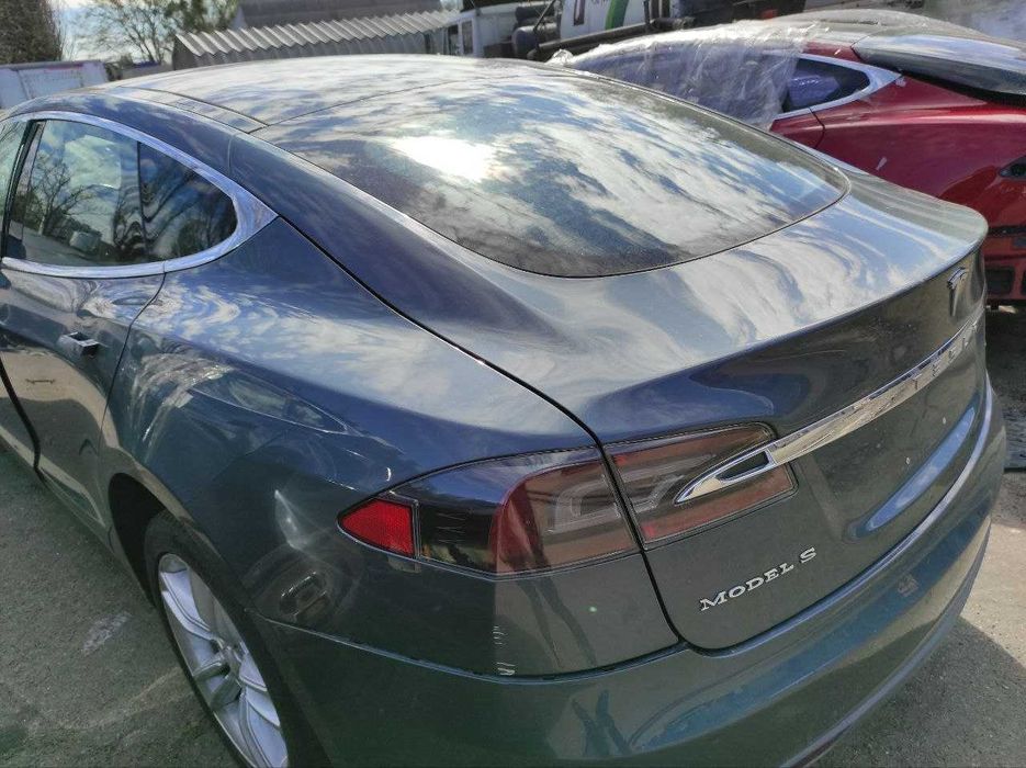 Кришка багажника в зборі Tesla Model S (12-21)