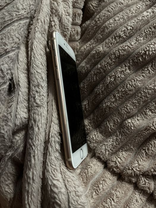 Iphone 8  88% kondycji baterii 64GB