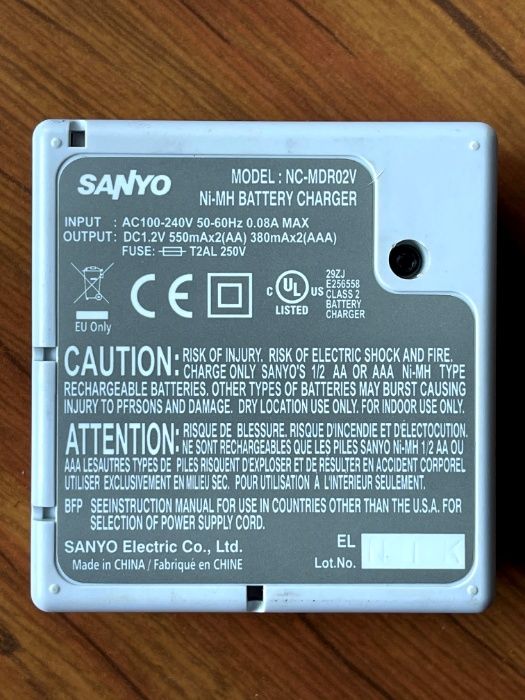 Carregador Pilhas AA e AAA Ni-MH - Sanyo Quick Charger