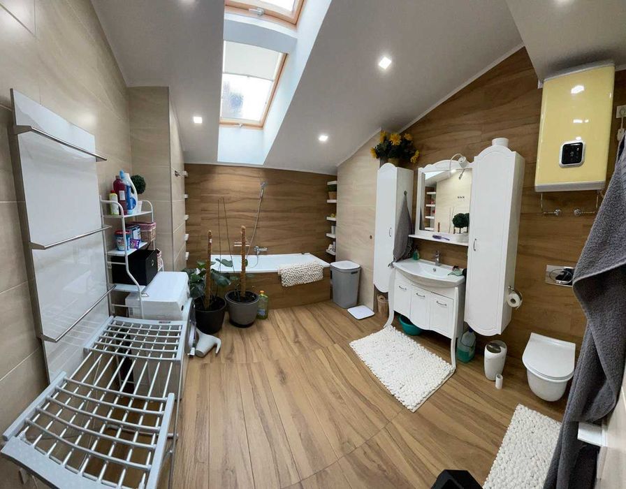 Продаж  4х.кімн. квартири 132м²   вул.Метрологічна ФЕОФАНІЯ