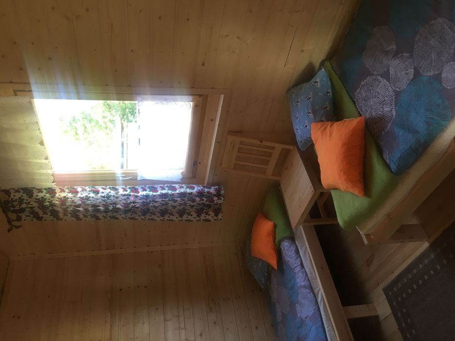 Drewniany domek u Niny nad Jeziorem Niesłysz.