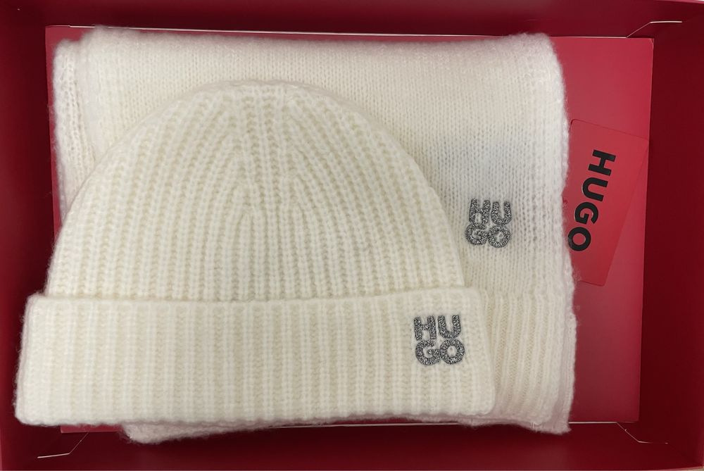 Женский Комплект шапка и шарф Hugo