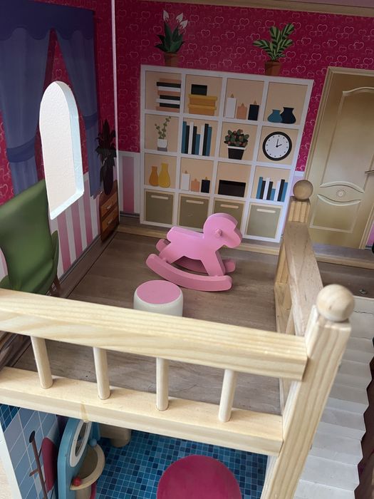 Domek dla lalek, figurek