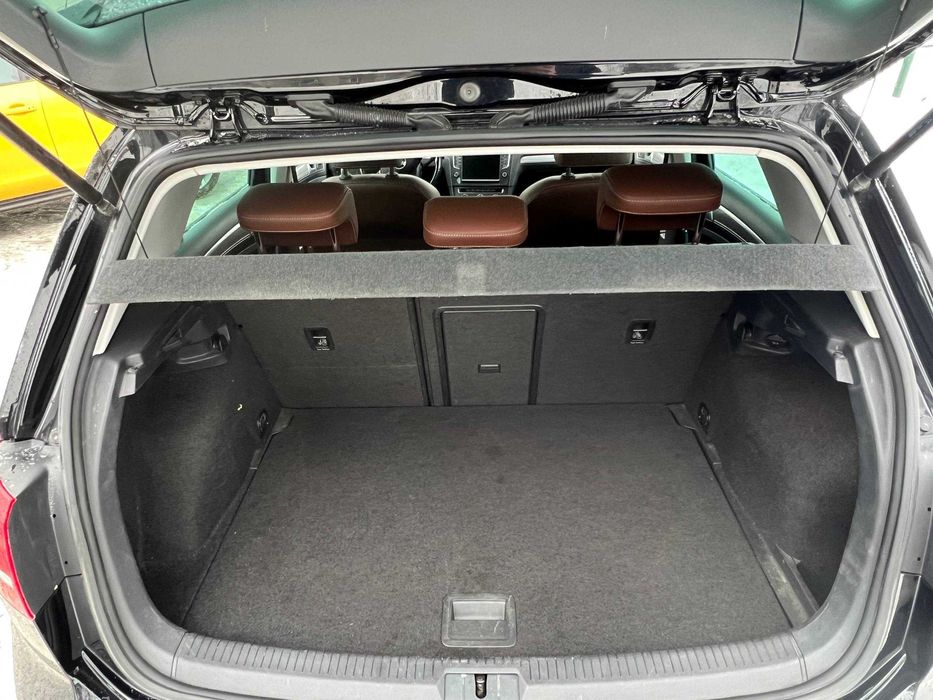 Оренда електромобіля Volkswagen e-Golf Highline