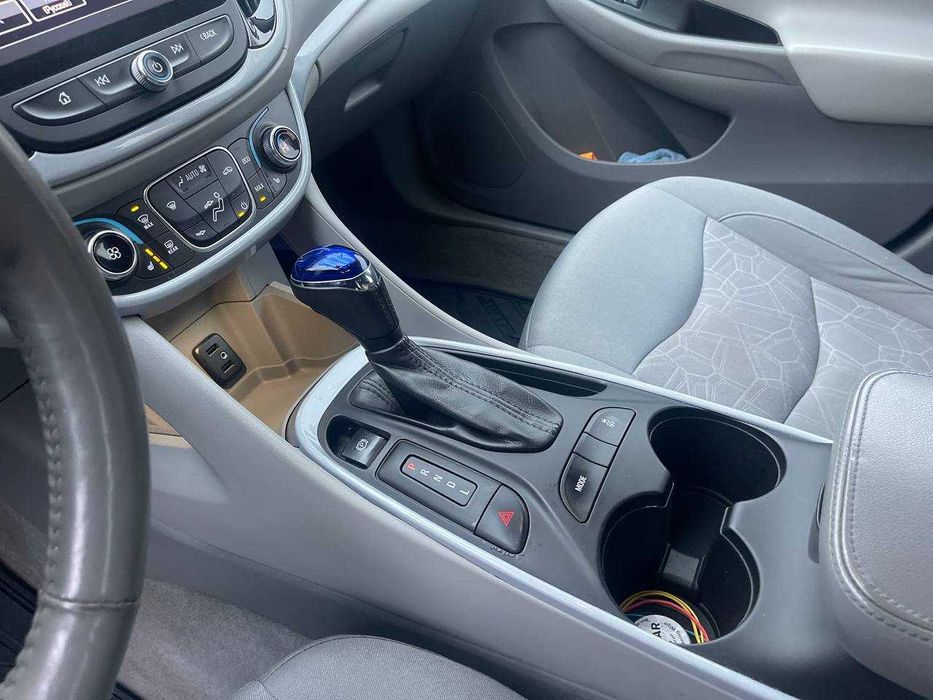 2017 Chevrolet Volt плагін гібрид