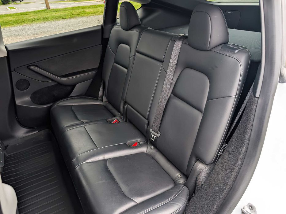 Tesla Model Y      2023