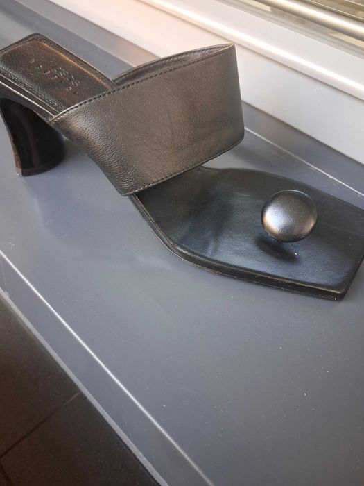 Klapki damskie ze skory na obcasie 7cm