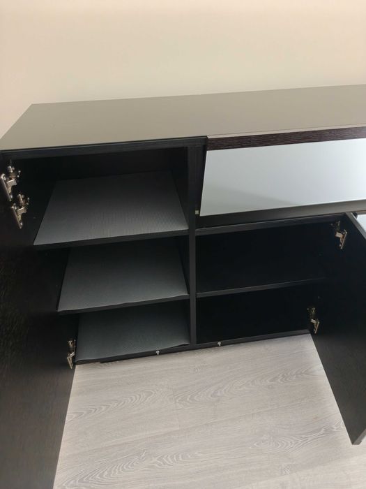 Conjunto de jantar (mesa, aparador e tapete)