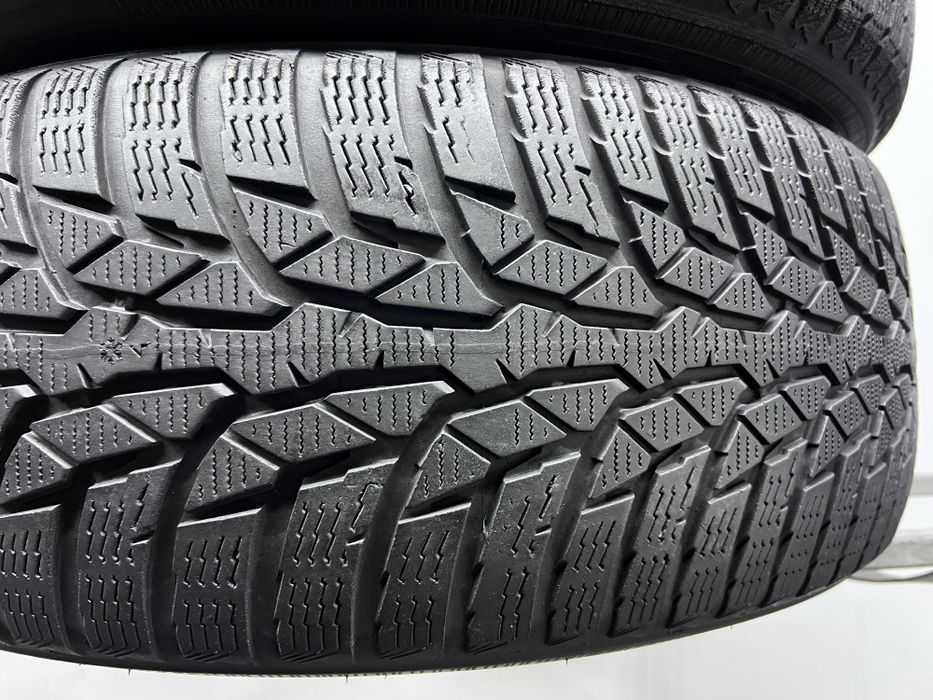 2шт зима 215/60/R16 Nokian WR D4