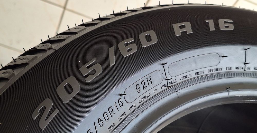 205/60R16 BfGoodrich g-Force Winter 2 23r D/B/69dB 3 lata gwar. 275zł/