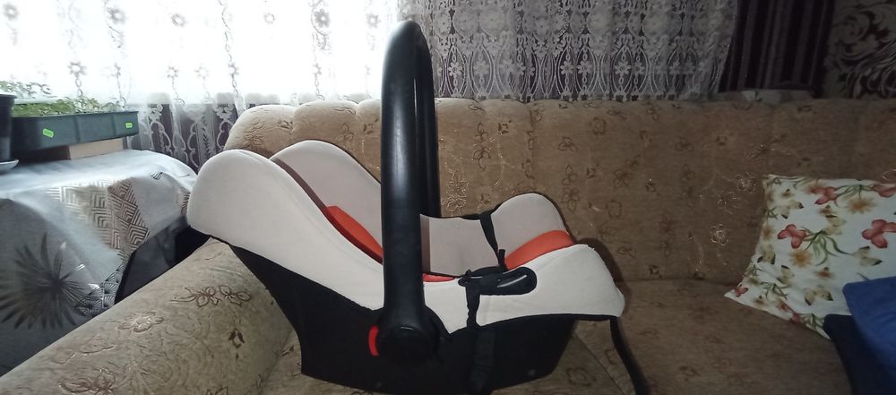Автокрісло. Автолюлька